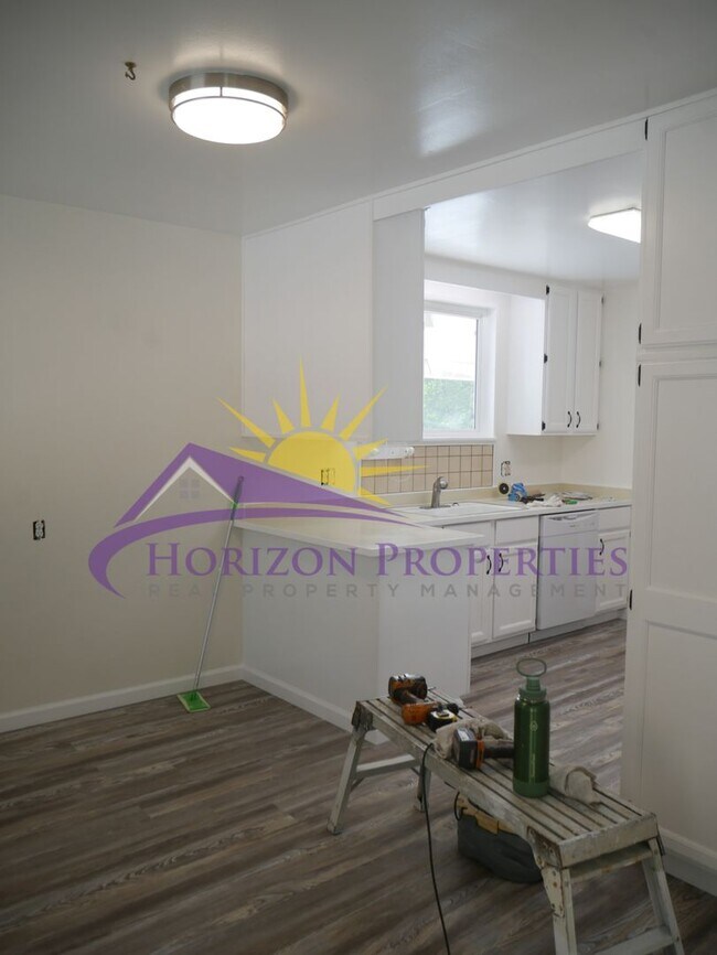 Building Photo - Remodeled 4 Bed 2 Bath 1,483 sqft in Fair Oaks