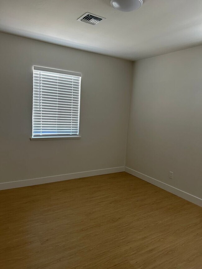 Building Photo - 439 K St