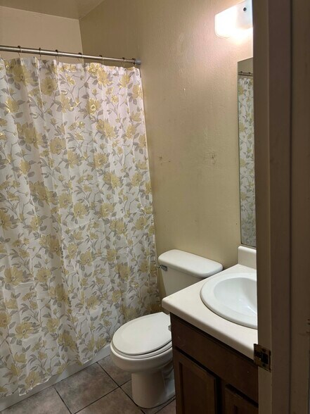 Building Photo - 205 Hummingbird Ln