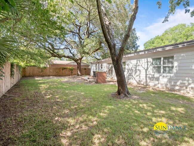 Building Photo - 501 Dona Ave