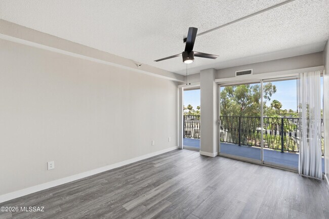 Building Photo - 425 W Paseo Redondo