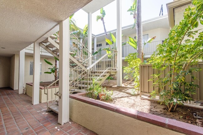 Building Photo - 7007 Glasgow Ave