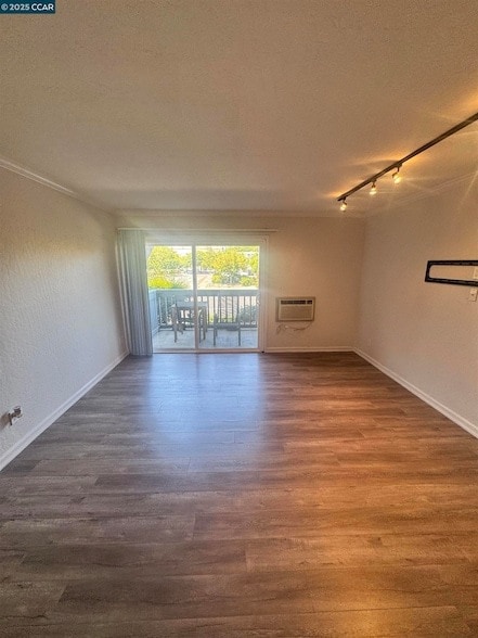 Building Photo - 1085 Murrieta Blvd