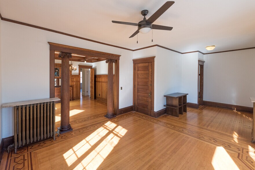 Living room - 3204 Park Ave
