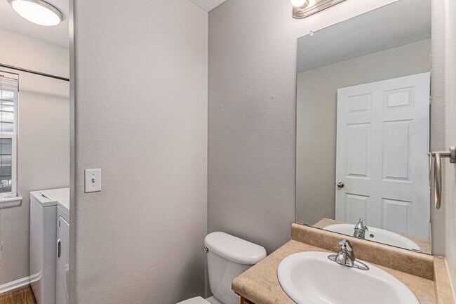 Building Photo - Single family 4 bed 3 bath for rent