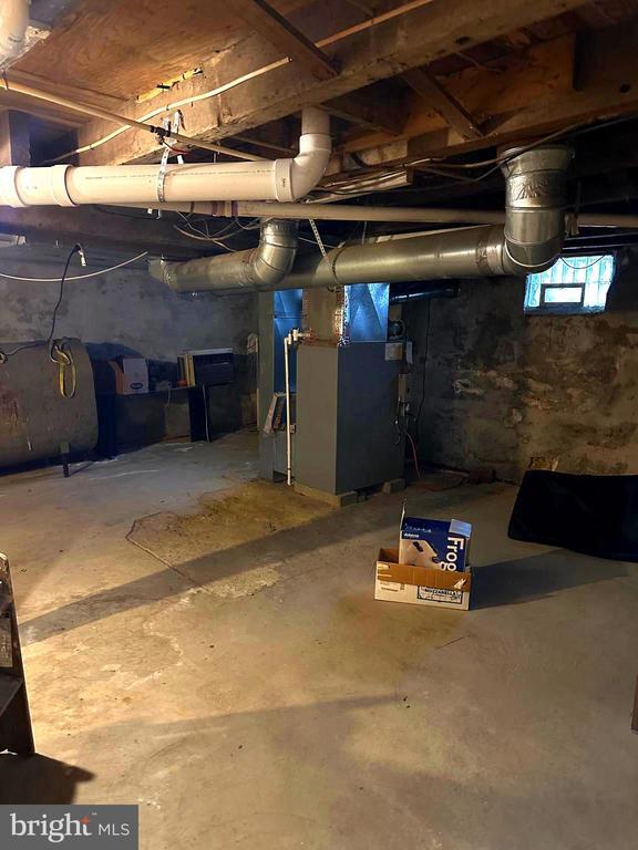 Building Photo - 695 W Kings Hwy