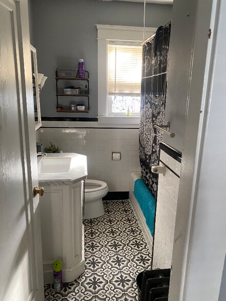 Building Photo - 61 Orchard St