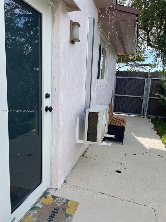 Primary Photo - 14121 Kendale Lakes Blvd