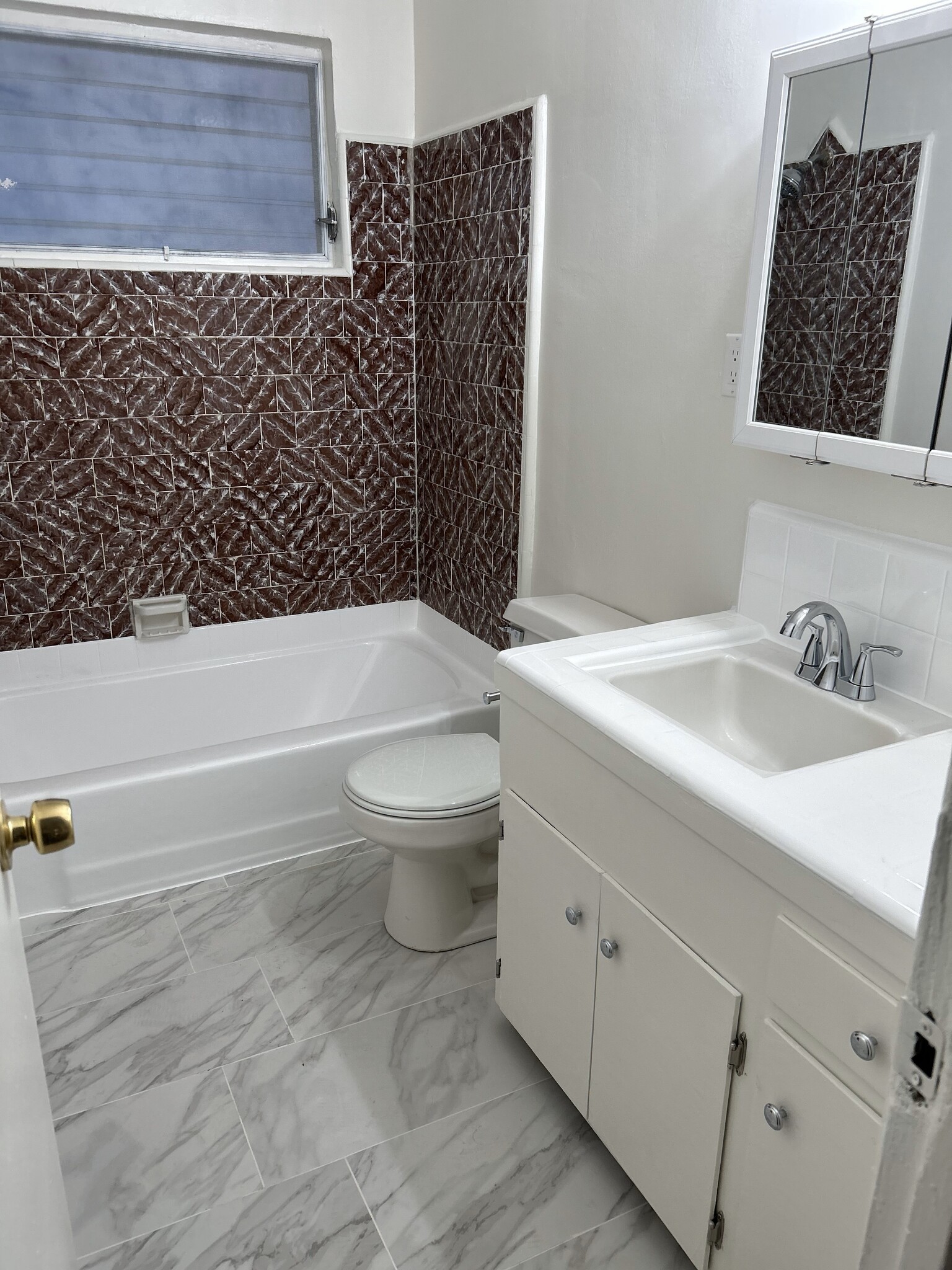 Master Bathroom - 7704 Romaine St