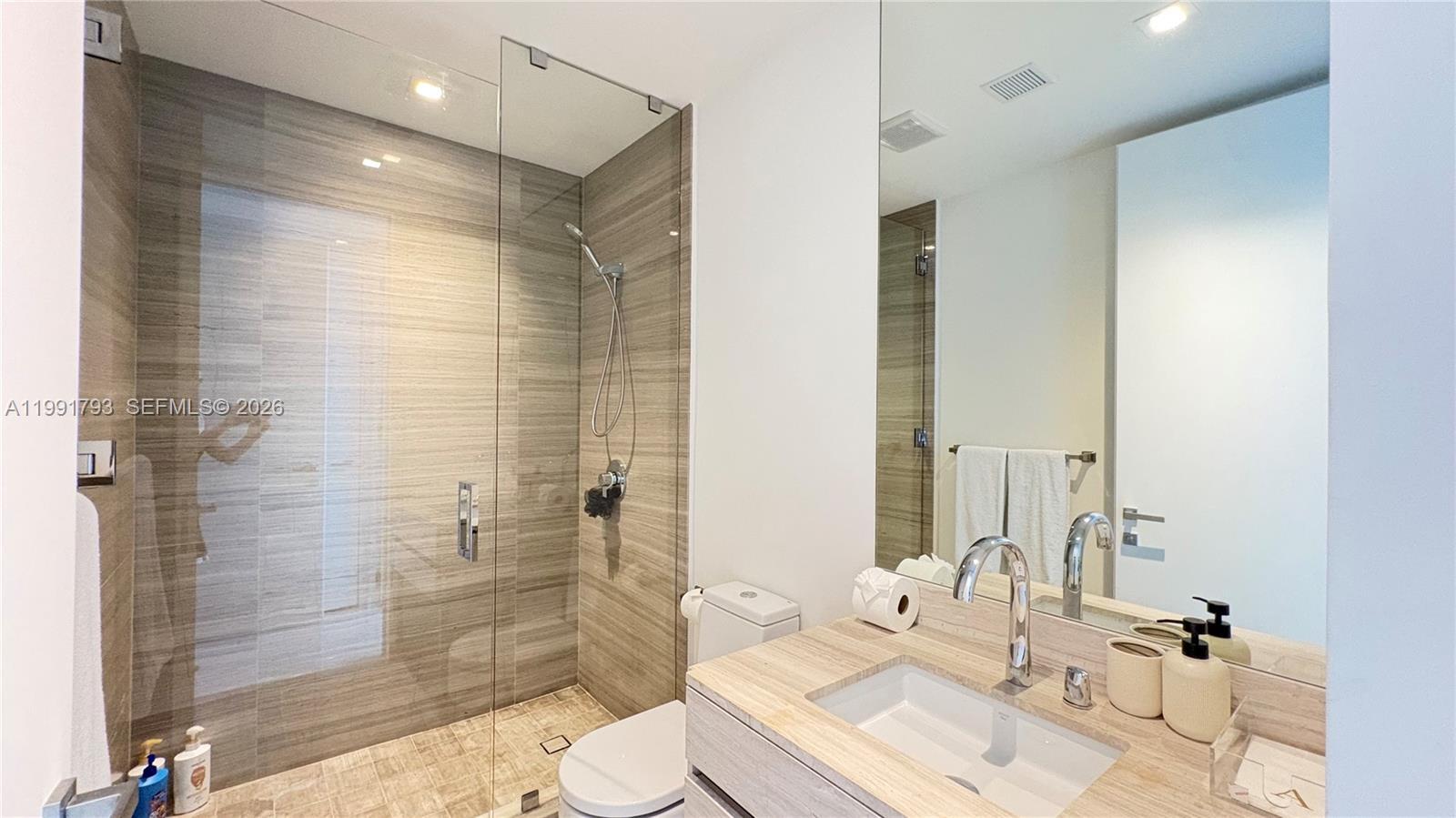 Building Photo - 18975 Collins Ave