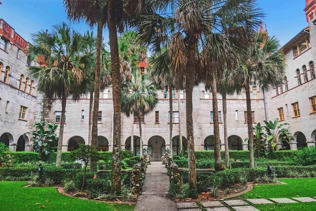 Building Photo - 804 W 2nd St