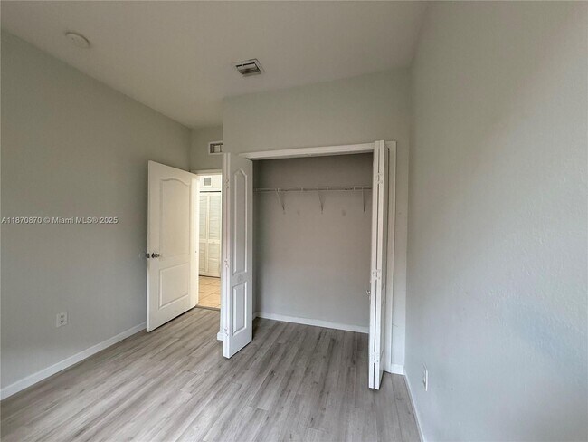 Building Photo - 1666 SE 27th Ct