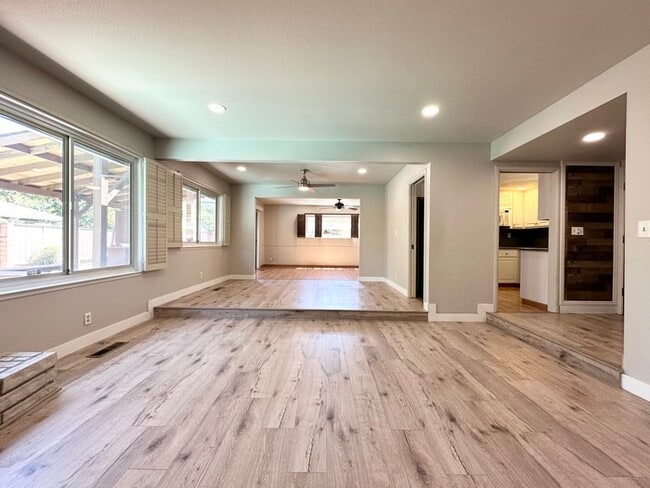 Building Photo - 5011 Jennings Way
