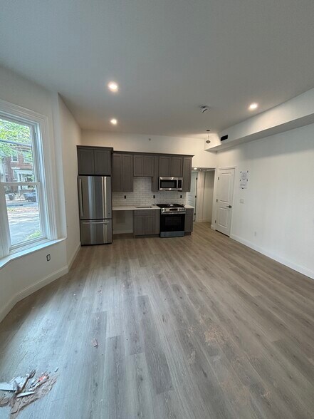 Building Photo - 261 Bradley St