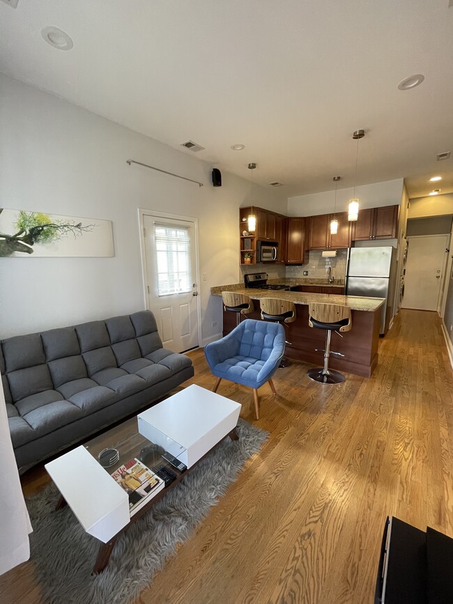 Building Photo - 2025 W Erie St