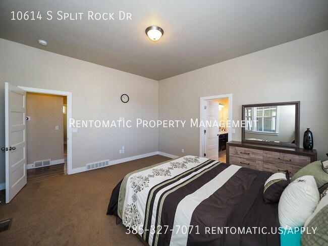 Building Photo - 10614 S Split Rock Dr