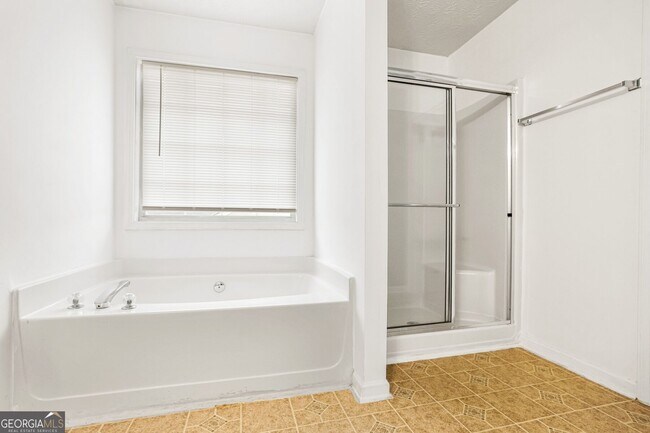 Building Photo - 690 Burnham Ridge