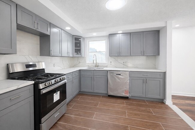 Building Photo - 87 Merseles St