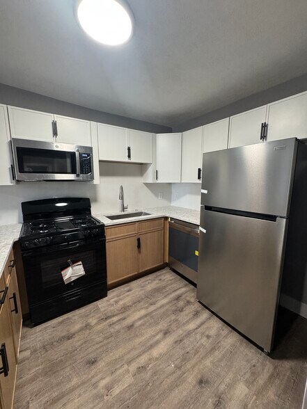 Building Photo - 352 Ermine Way