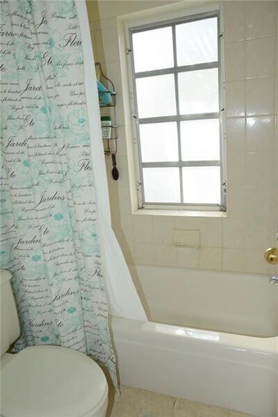 Building Photo - 6499 Bay Club Dr