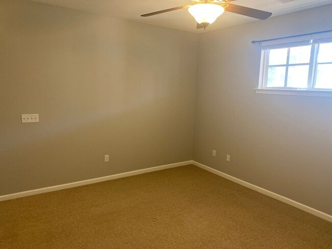 Building Photo - 1505 Walnut View Dr