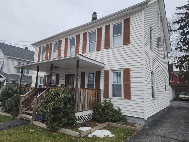 Primary Photo - 18 Rifton Pl