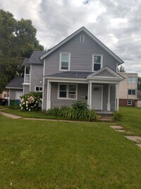 Building Photo - 313 1st Ave W