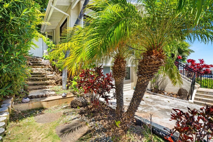 Primary Photo - 7438 Mokuhano Pl