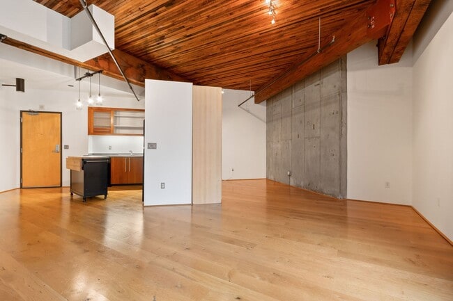Building Photo - Chic, urban studio condo in the Pearl—Peaceful, In-unit w/d, 14-ft ceilings, deeded parking