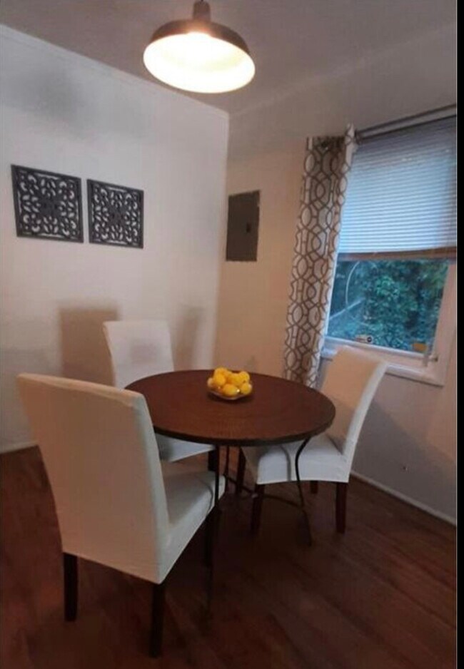 Building Photo - 2128 E 12th St