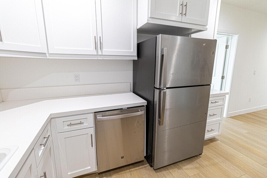 Building Photo - 3672 W Imperial Hwy