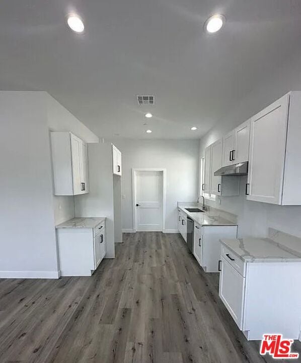 Building Photo - 6829 Bellaire Ave