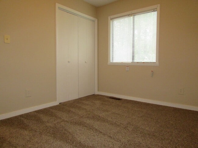 Building Photo - Cozy 2 Bed/ 1 Bath Two Story Townhome - Close To Bellingham Park