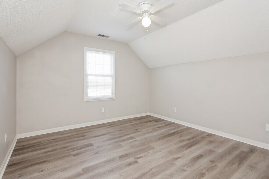 Building Photo - 201 Linville Ct