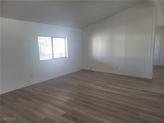 Building Photo - 1060 S Bunch St