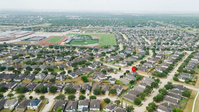 Building Photo - 10003 Lynette Falls Dr