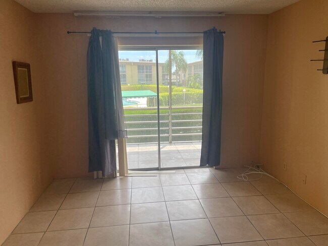 Building Photo - 500 Village Green Cir W