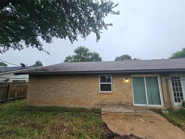 Building Photo - 1304 Glenda Dr