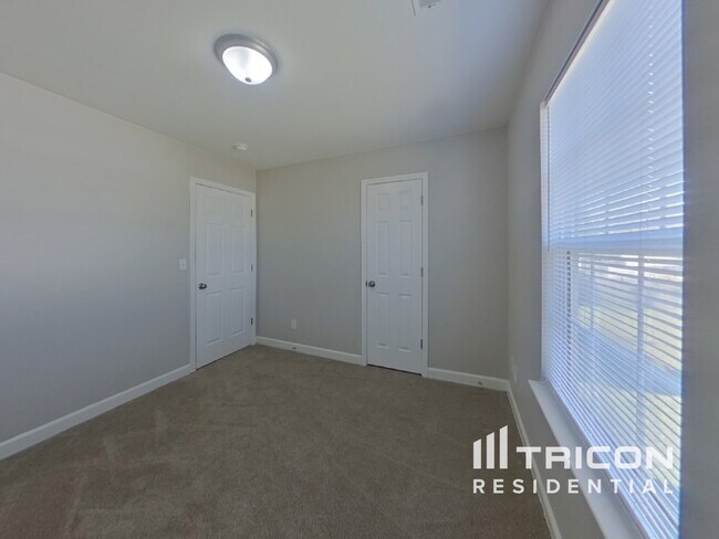 Building Photo - 1711 Southwind Dr