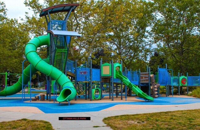 Building Photo - 2 Bedroom/1.5 Bathroom Apartment- First Floor