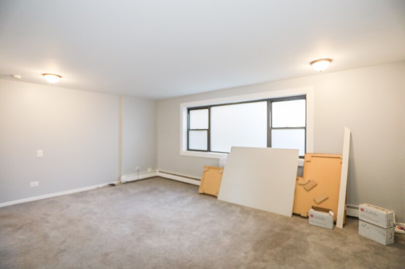 Building Photo - 9016 Lamon Ave