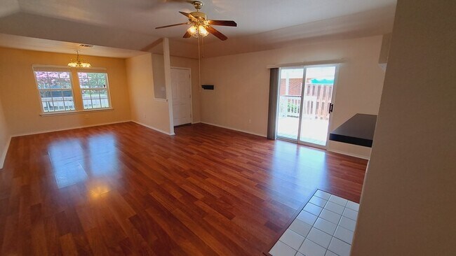 Building Photo - 804 Moon Glow Dr