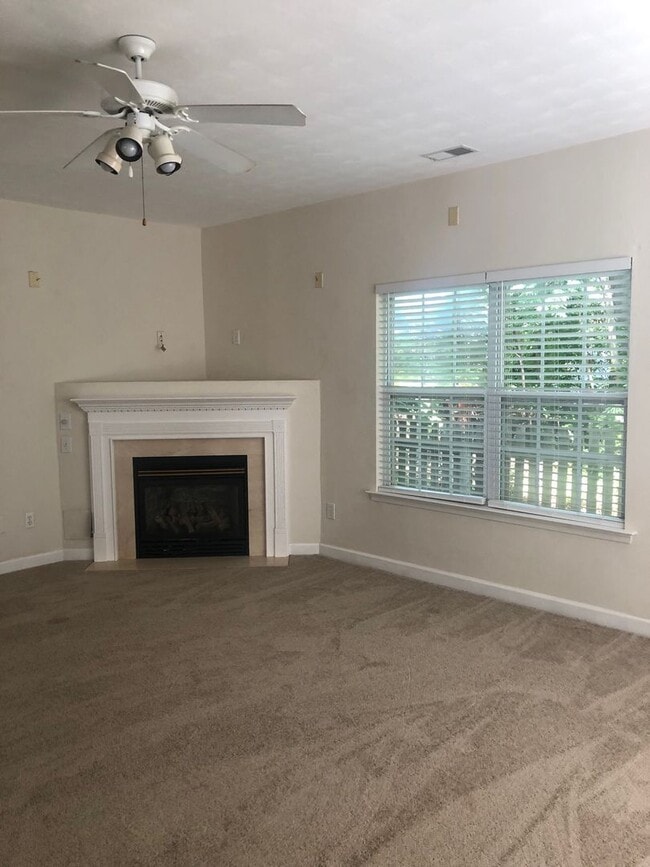 Building Photo - WELL MAINTAINED 2 BEDROOM CONDO