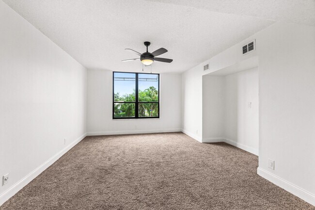 Building Photo - 7201 Promenade E Dr