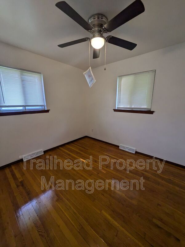 Building Photo - 106 S High St