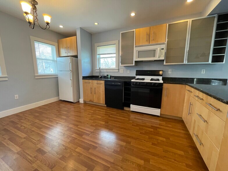 Building Photo - 15 Westbourne Rd