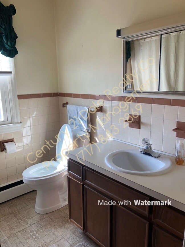 Building Photo - Very Large 3 BR House in North Eastern School District