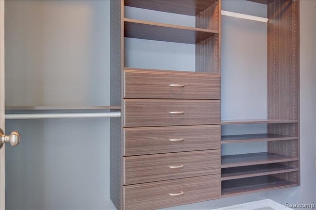 Building Photo - 45898 Grant Ct