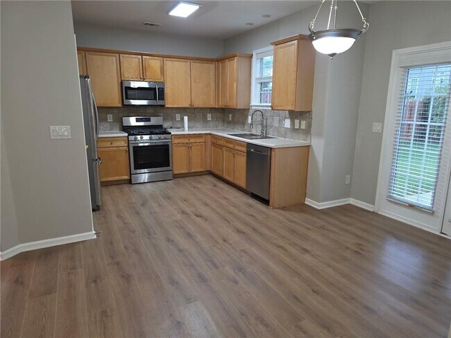 Building Photo - 1353 Dukes Creek Dr