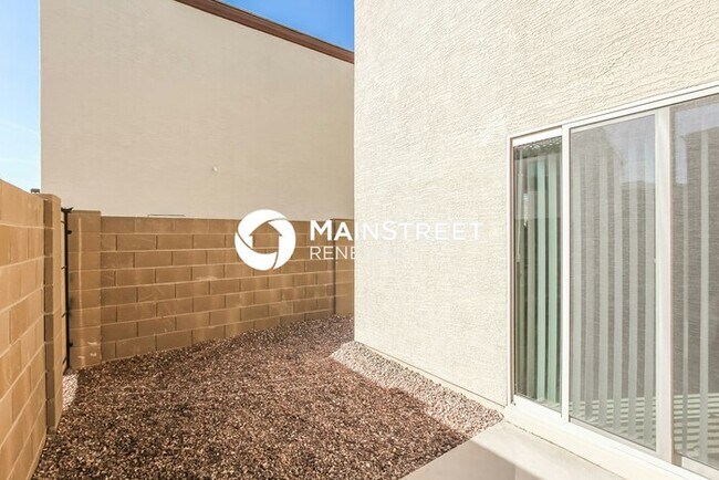 Building Photo - 3 Bedroom Pet-Friendly Home in Phoenix, AZ with Main Street Renewal